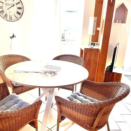 Anna Brise Apartment Krummhoern
